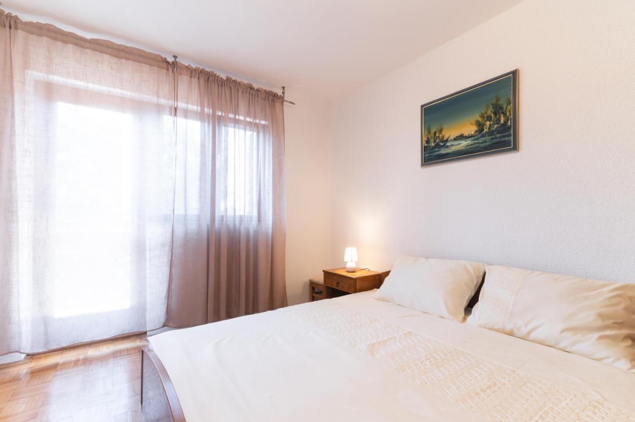 Beachfront Apartments Calm Sea เปรโก ภายนอก รูปภาพ
